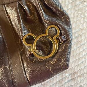 Mickey handbag so cute and versatile